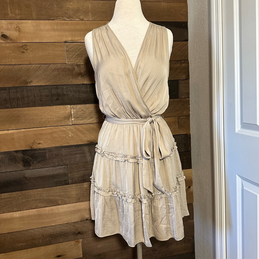 Ruffled wrap-like dress with tie